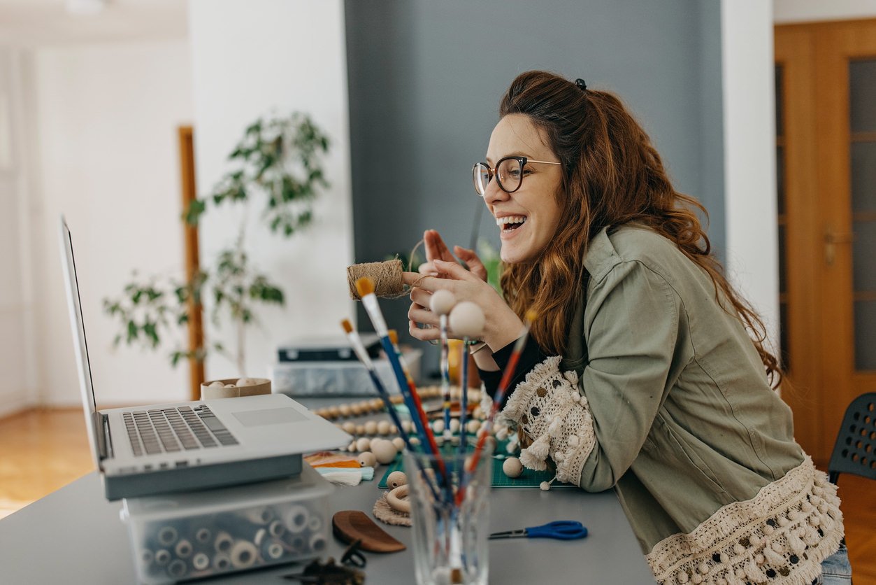 Woman doing an online art class